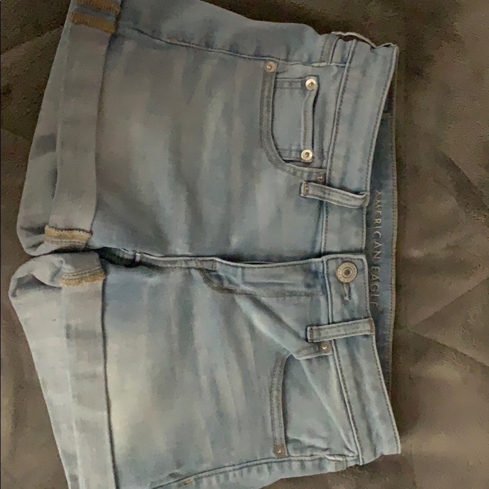 American Eagle Light Wash Shorts Size 6